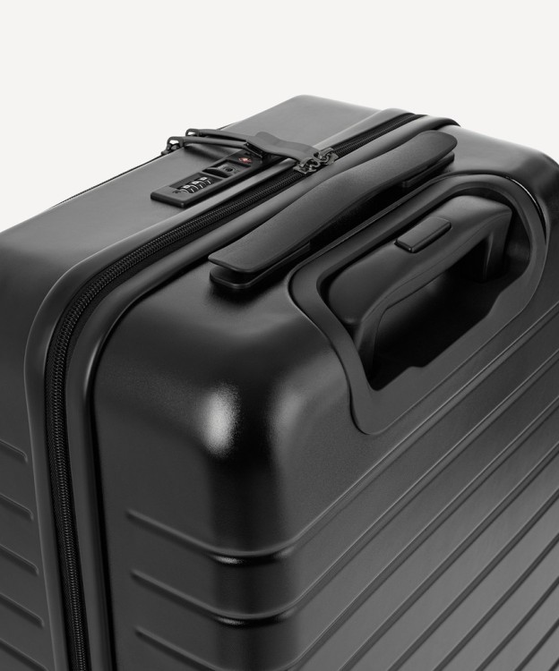Чемодан для ручной клади JÖGEL ESSENTIAL Carry on Spinner, черный (2122181) Чемодан для ручной клади JÖGEL ESSENTIAL Carry on Spinner, черный (2122181)