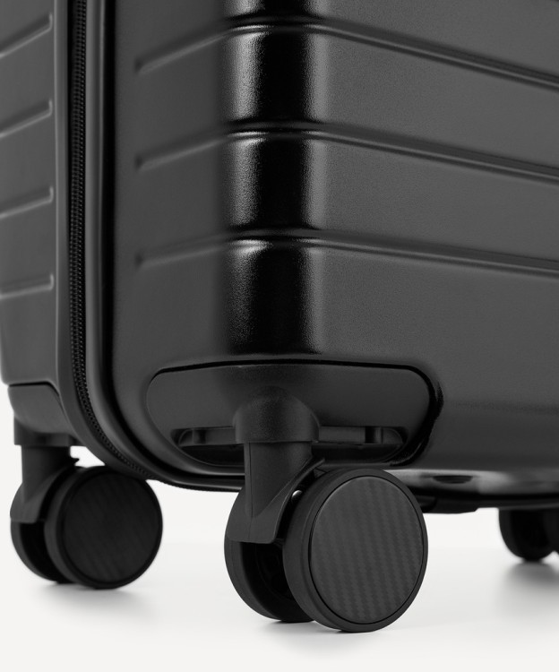 Чемодан для ручной клади JÖGEL ESSENTIAL Carry on Spinner, черный (2122181) Чемодан для ручной клади JÖGEL ESSENTIAL Carry on Spinner, черный (2122181)