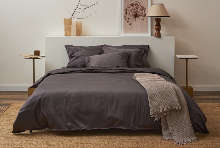 Простыня из премиального сатина темно-серого цвета из коллекции essential, 180х270 см (78481)