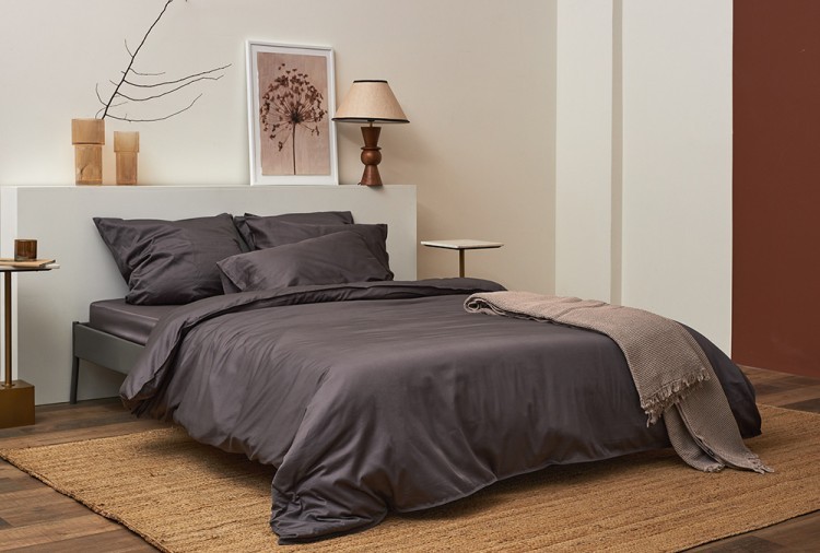 Простыня из премиального сатина темно-серого цвета из коллекции essential, 180х270 см (78481)