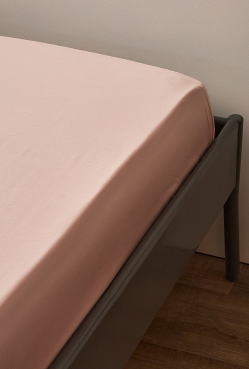 Простыня из премиального сатина цвета пыльной розы из коллекции essential, 240х270 см (78482)