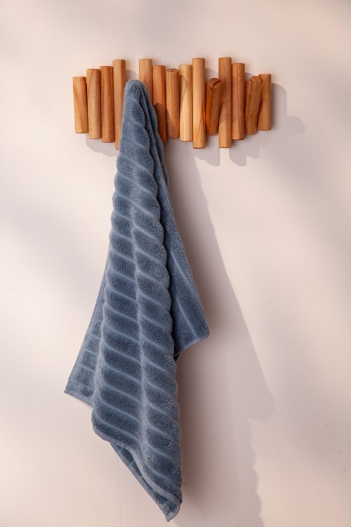 Полотенце банное waves джинсово-синего цвета из коллекции essential, 70х140 см (70639)