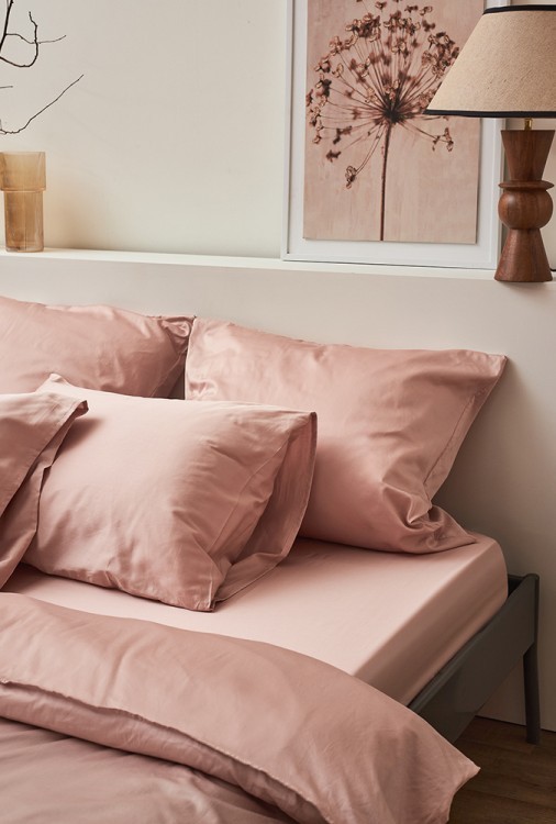 Простыня из премиального сатина цвета пыльной розы из коллекции essential, 180х270 см (78483)