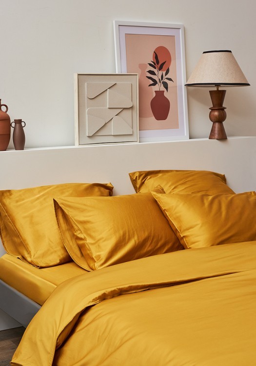 Простыня на резинке из премиального сатина горчичного цвета из коллекции essential, 160х200х30 см (78484)