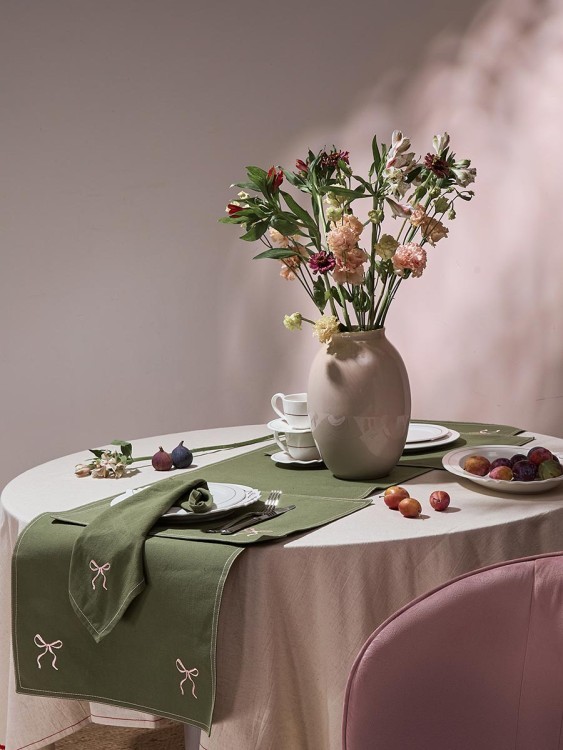 Скатерть fancy bows бежевого цвета из коллекции essential, 180х180 см (79432)