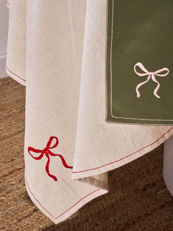 Скатерть fancy bows бежевого цвета из коллекции essential, 180х180 см (79432)