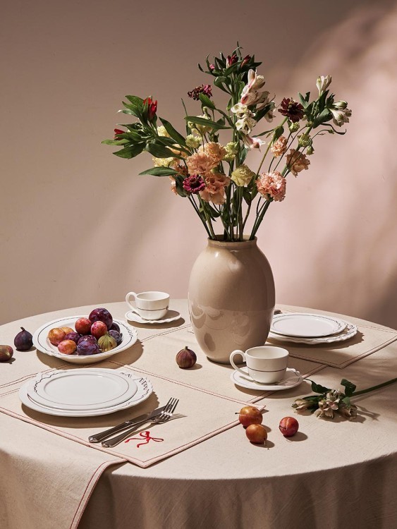 Скатерть fancy bows бежевого цвета из коллекции essential, 180х180 см (79432)