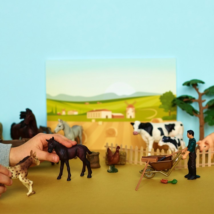 Набор фигурок животных серии "На ферме": Ферма игрушка, бычок, баран, фермер, инвентарь - 17 предметов (ММ205-062)
