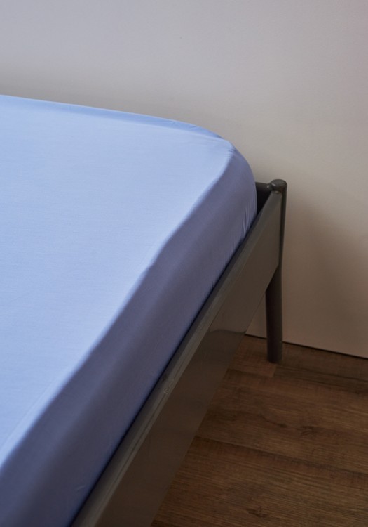 Простыня на резинке из премиального сатина сиреневого цвета из коллекции essential, 160х200х30 см (78487)