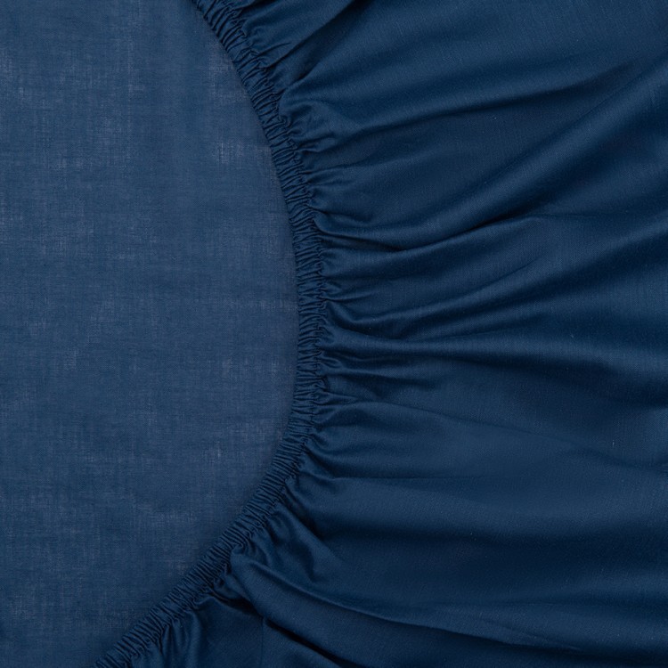 Простыня на резинке темно-синего цвета из коллекции essential, 180х200х30 см (73742)