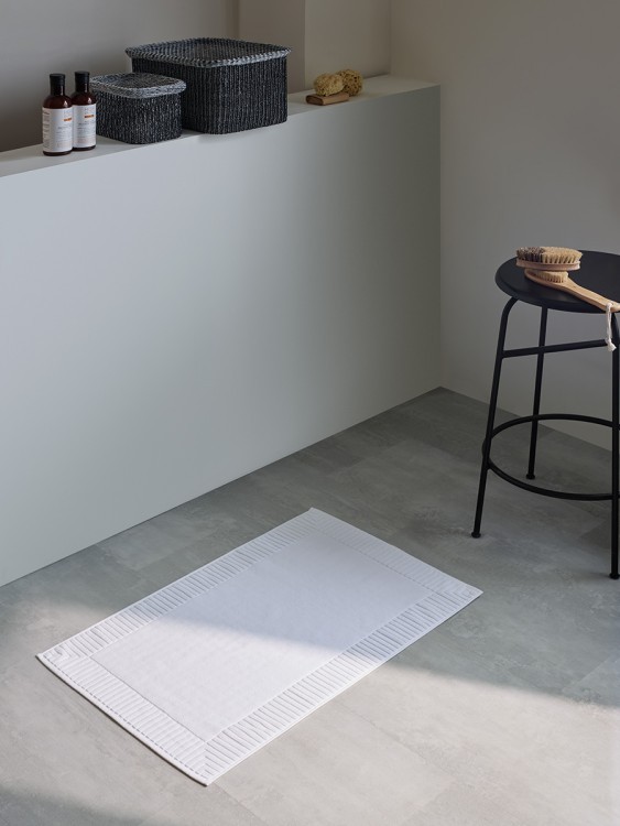 Коврик для ванной с фактурным бортиком белого цвета из коллекции essential, 50х80 см (80169)