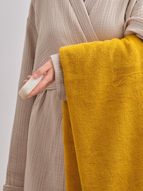 Полотенце банное цвета охры из коллекции essential, 70х140 см (80172)