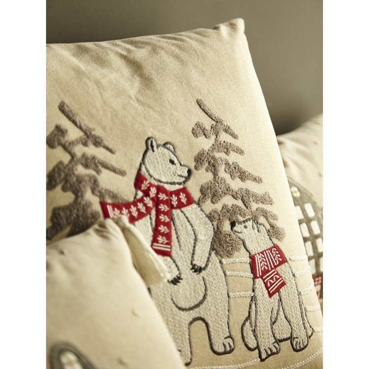Подушка декоративная festive bears из коллекции new year essential, 45х45 см (77712) Подушка декоративная festive bears из коллекции new year essential, 45х45 см (77712)