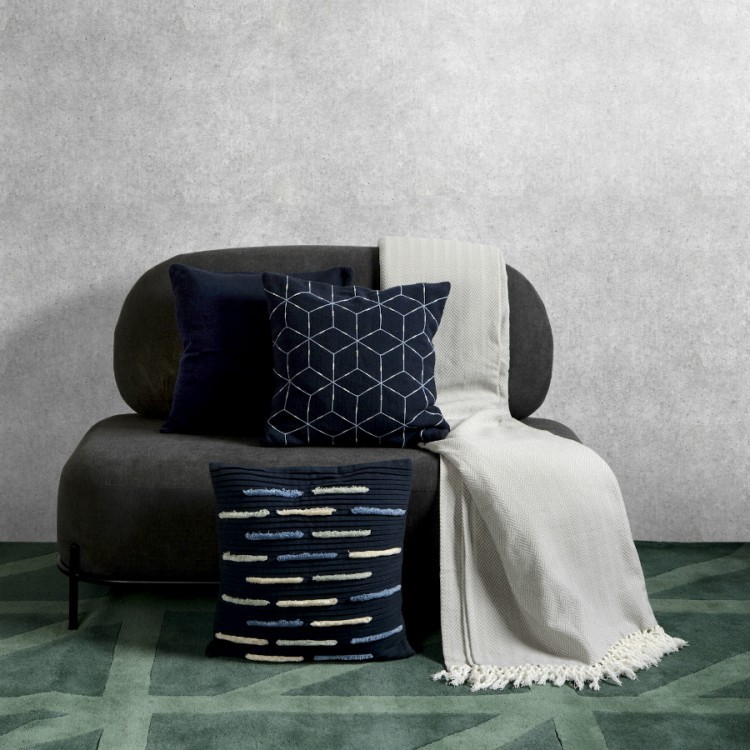 Подушка декоративная из хлопка темно-синего цвета с геометрическим орнаментом ethnic, 45х45 см (66020)