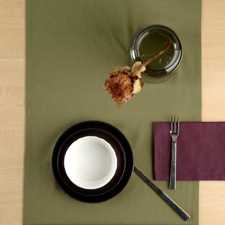 Дорожка на стол из хлопка оливкового цвета из коллекции essential, 45х150 см (73520)