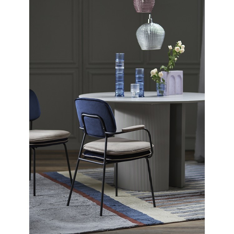 Стул с подлокотниками и контрастным кантом pea, велюр, темно-синий/бежевый (77106)