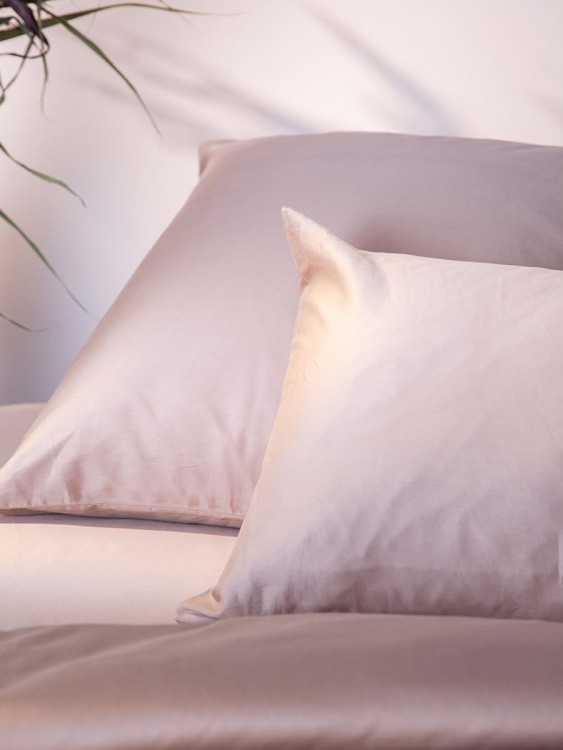 Комплект постельного белья из премиального сатина бежевого цвета из коллекции essential, 200х220 см (79817)