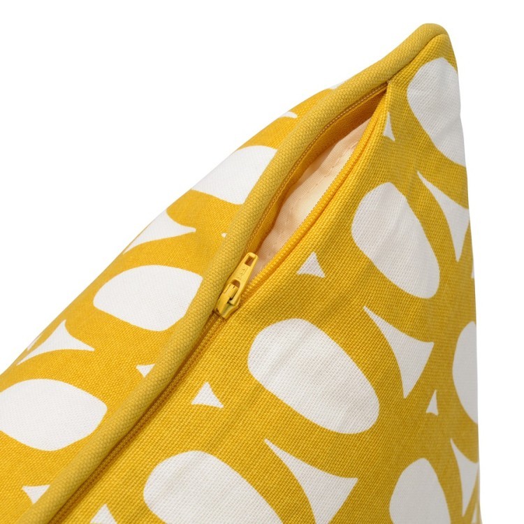Чехол на подушку с принтом twirl горчичного цвета из коллекции cuts&pieces, 45х45 см (63545)
