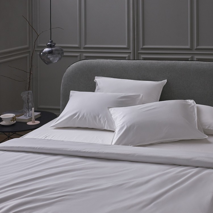 Простыня из плотного сатина белого цвета из коллекции essential, 240х270 см (77150)