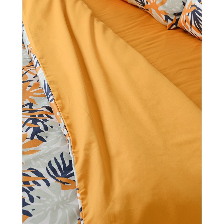 Комплект постельного белья из сатина цвета шафрана с принтом leaves из коллекции wild, 200х220 см (68410)
