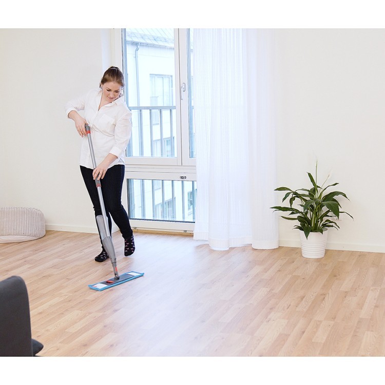 Швабра для мытья пола с распылителем, телескопической ручкой 130 см и насадкой (68934)