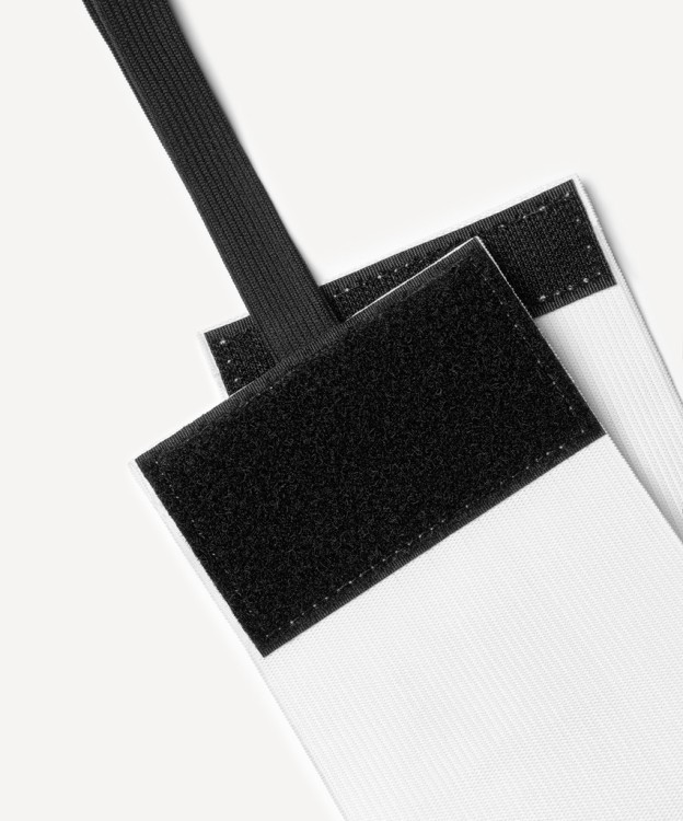 Повязка капитанская DIVISION Armband, белый/синий (2117778) Повязка капитанская DIVISION Armband, белый/синий (2117778)