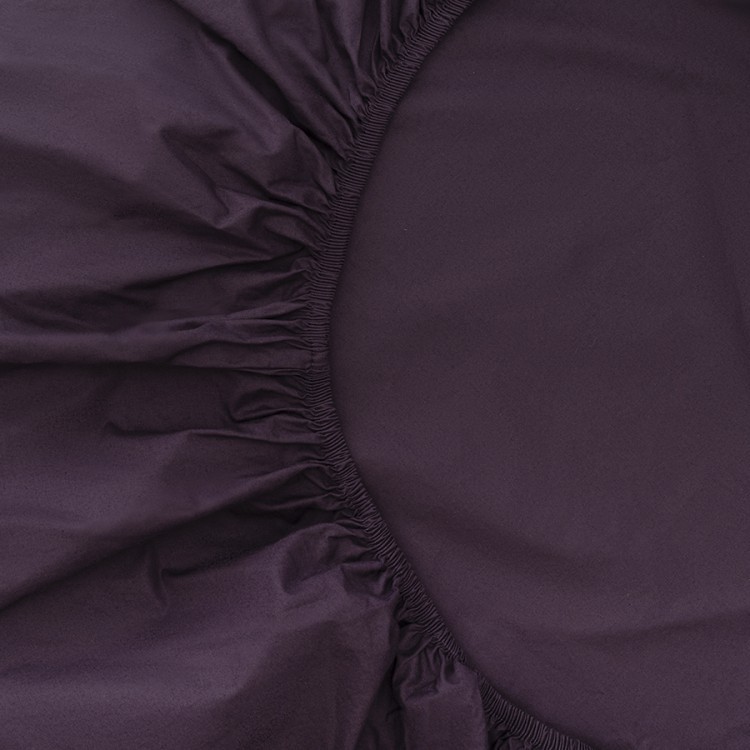 Простыня на резинке из стираного перкаля сливового цвета из коллекции essential, 200х200х30 см (77767)