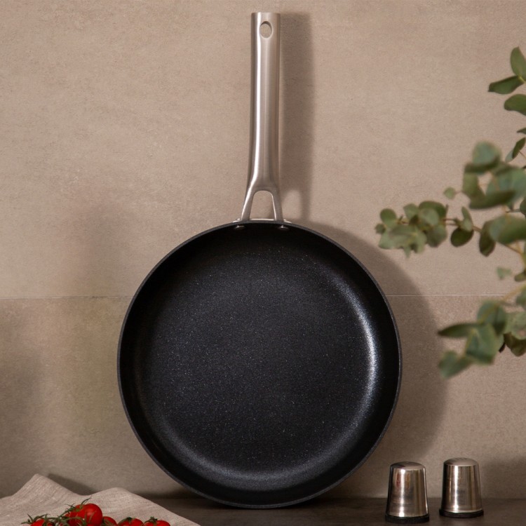 Сковорода c антипригар. 3х слойным покрыт. daikin, серия "chef" agness 28*5.0cm, анодирован.алюминий Agness (947-109) Сковорода c антипригар. 3х слойным покрыт. daikin, серия "chef" agness 28*5.0cm, анодирован.алюминий Agness (947-109)