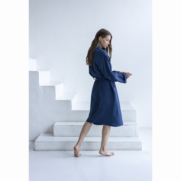 Халат из многослойного муслина темно-синего цвета из коллекции essential, размер s (75394)