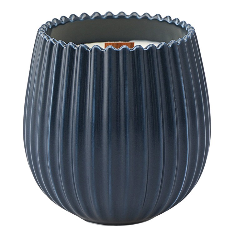 Свеча ароматическая с деревянным фитилём green tea & pear blossom из коллекции edge, синий, 60 ч (75679)