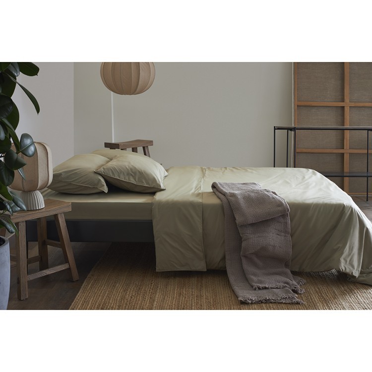 Комплект постельного белья из стираного перкаля бежево-серого цвета из коллекции essential, 200х220 см (77730) Комплект постельного белья из стираного перкаля бежево-серого цвета из коллекции essential, 200х220 см (77730)