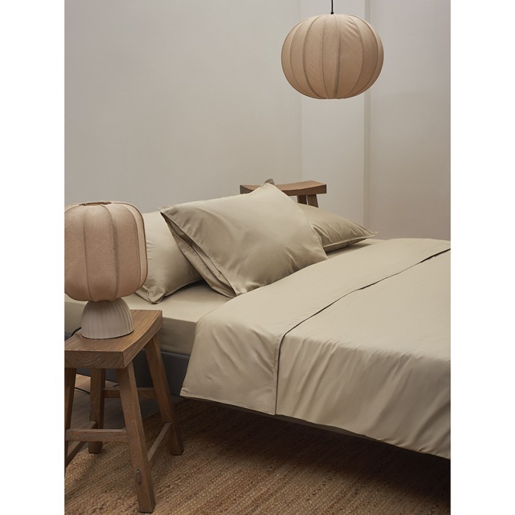 Простыня на резинке из стираного перкаля бежево-серого цвета из коллекции essential, 160х200х30 см (77759)