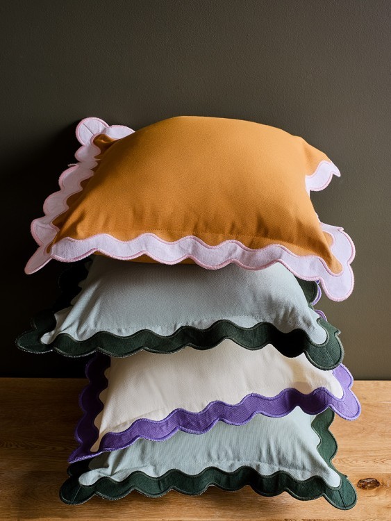 Чехол на подушку с контрастным кантом сиреневого цвета из коллекции trendy ruffles, 40х40 см (78897)