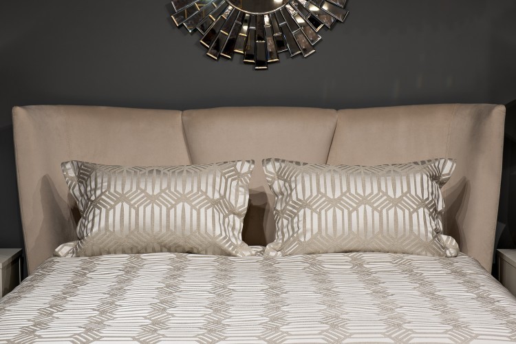 Комплект Artdeco серый( покрывало 260*260 и 2 наволочки 50*70) (TT-00015089) Комплект Artdeco серый( покрывало 260*260 и 2 наволочки 50*70) (TT-00015089)
