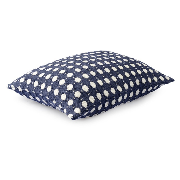 Чехол на подушку из хлопка polka dots темно-синего цвета из коллекции essential, 40x60 см (76968) Чехол на подушку из хлопка polka dots темно-синего цвета из коллекции essential, 40x60 см (76968)