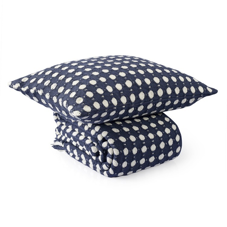 Чехол на подушку из хлопка polka dots темно-синего цвета из коллекции essential, 40x60 см (76968) Чехол на подушку из хлопка polka dots темно-синего цвета из коллекции essential, 40x60 см (76968)