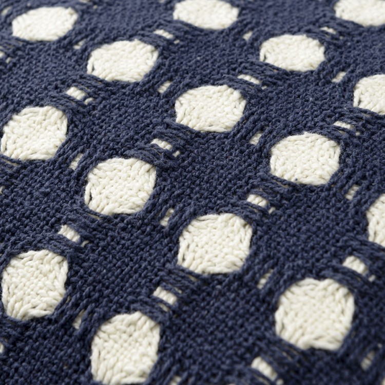 Чехол на подушку из хлопка polka dots темно-синего цвета из коллекции essential, 40x60 см (76968) Чехол на подушку из хлопка polka dots темно-синего цвета из коллекции essential, 40x60 см (76968)