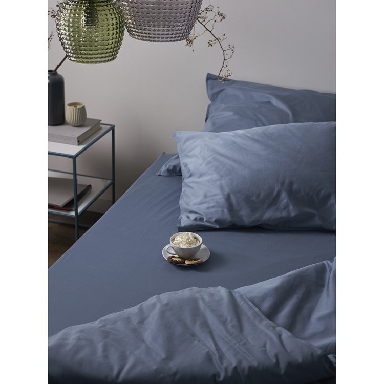 Комплект постельного белья из сатина джинсово-синего цвета с брашинг-эффектом из коллекции essential, 150х200 см (76081)